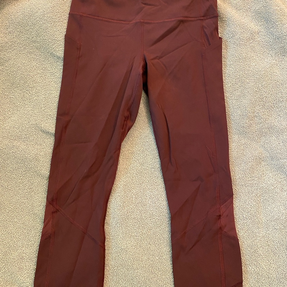 Lululemon Athletica Women's Capris in Burgundy
